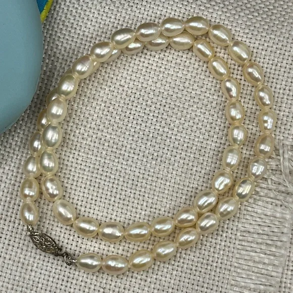 ✨ Ross-Simons 16” Pearl Necklace – Original Pouch & Box ✨ - Picture 13 of 17